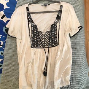 white/black beachy/boho-style top, size L